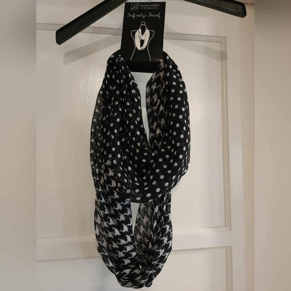 BERKSHIRE FASHIONS Black & White Infinity Scarf